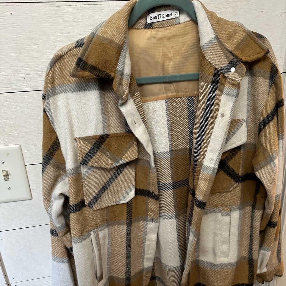 Plaid Tan and White Women's Jacket / Shacket size S